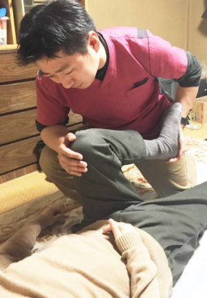 訪問リハビリ・マッサージの可動域訓練